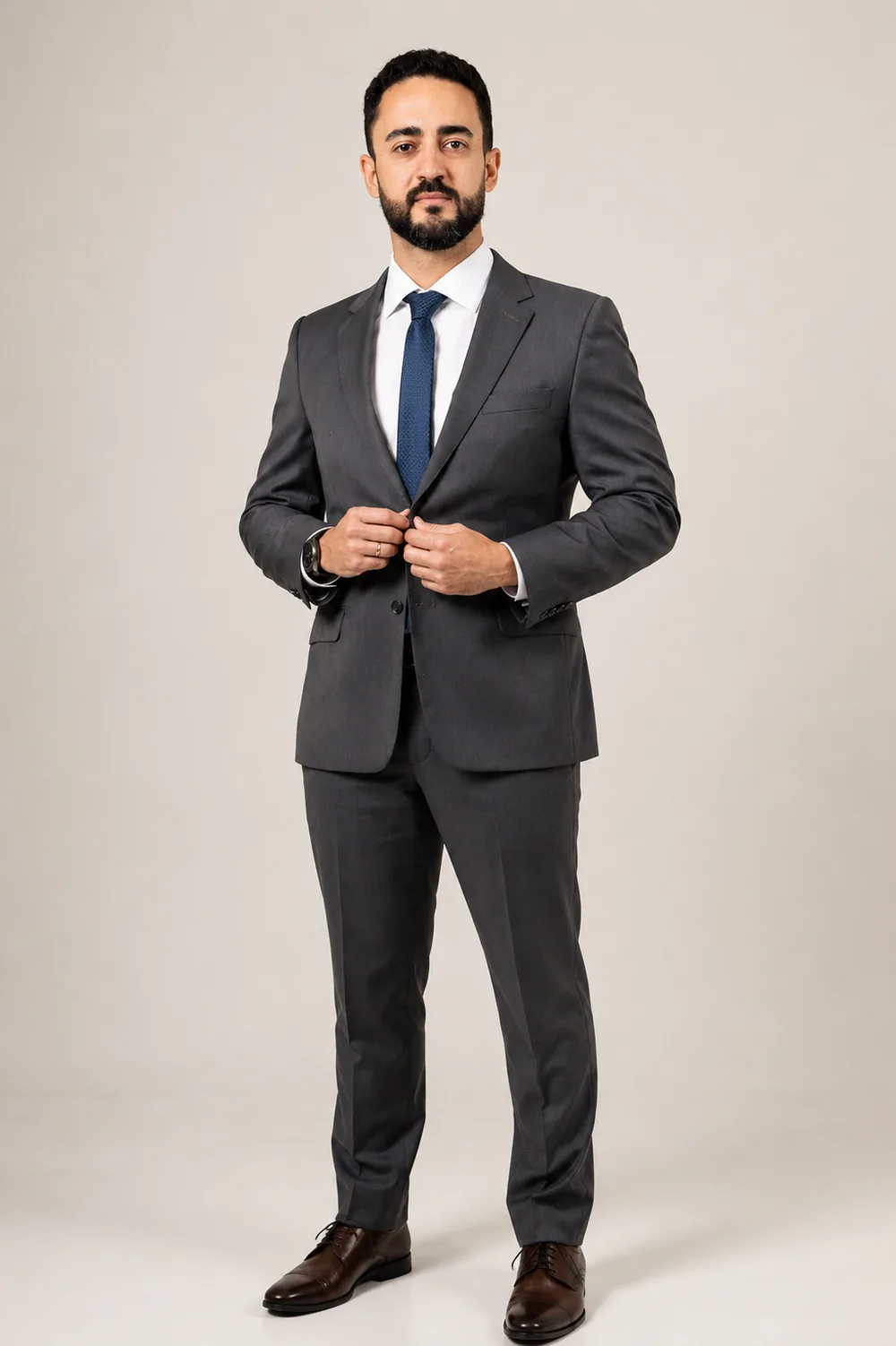 Caio Mendonça, candidato a deputado federal, em traje social